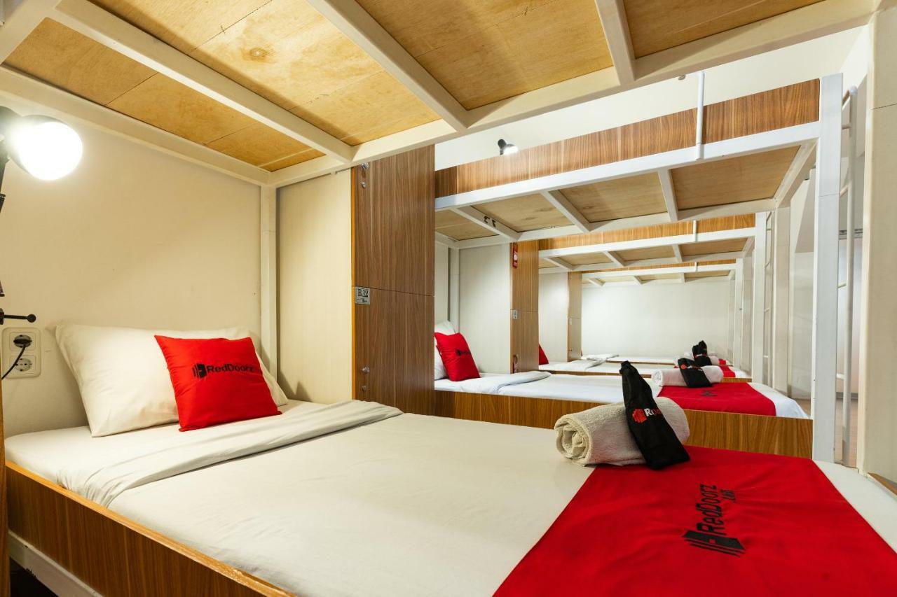 Reddoorz Hostel @ Dago 2 Бандунг Экстерьер фото